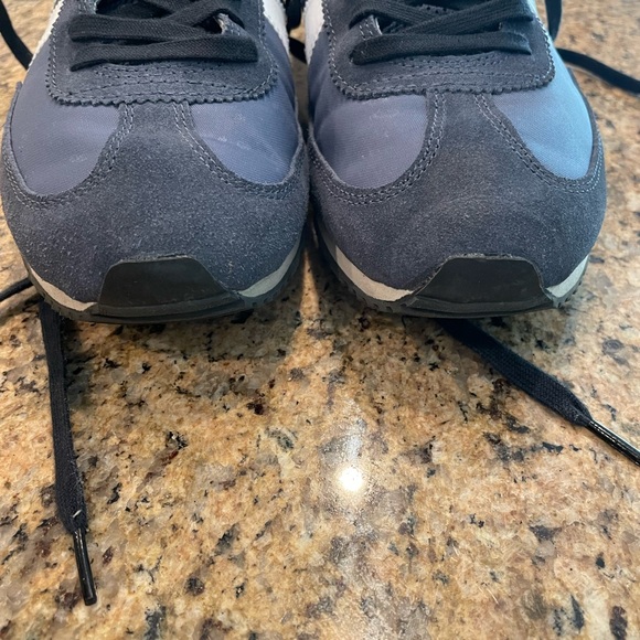 Men's Navy and White Sneakers. Hard to find Mizuno! - Picture 6 of 11